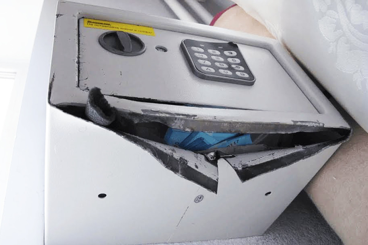 Так рвётся "сейф" из железа 2 мм