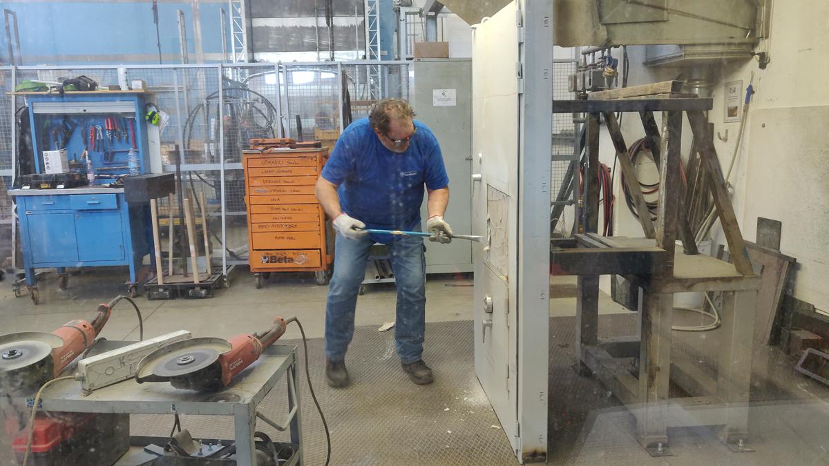 Испытания сейфовой двери