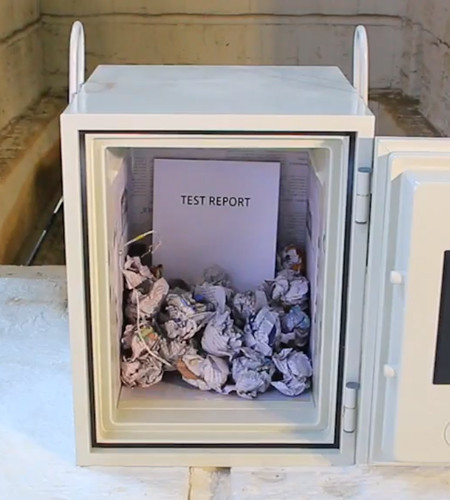 Сейф перед испытанием, его содержимое