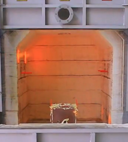 сейф в печи во время теста на огнестойкость