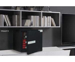 Сейф в шкафу